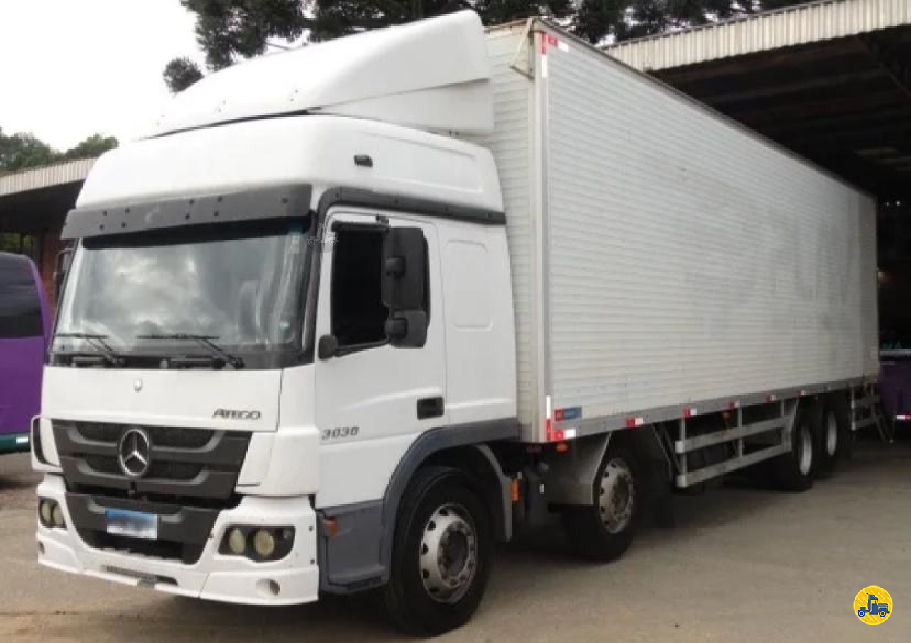 CAMINHAO MERCEDES-BENZ MB 3030 Baú Furgão BiTruck 8x2 Pátio 43 ARAPONGAS PARANÁ PR
