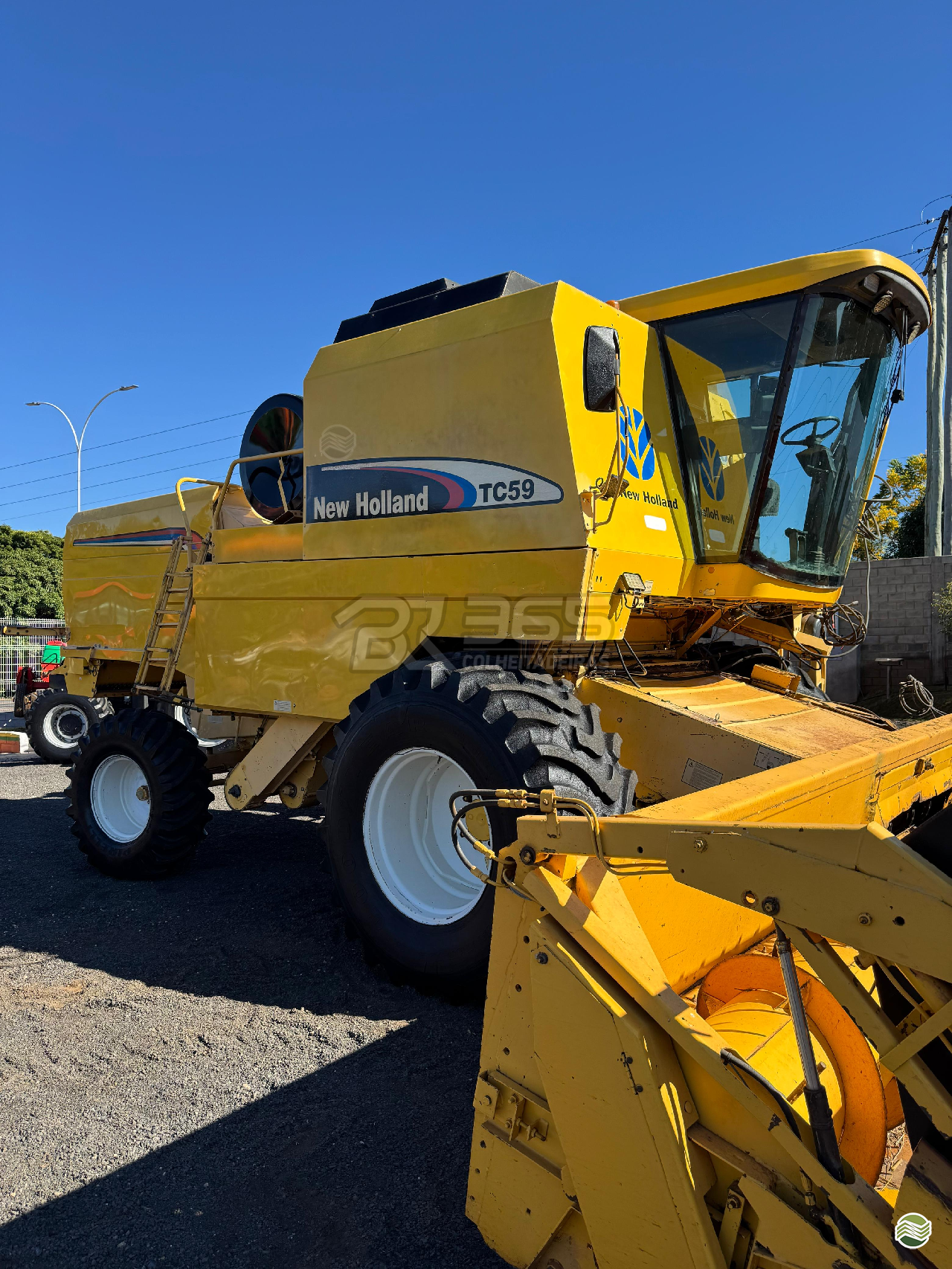 COLHEITADEIRA NEW HOLLAND TC 59 BR 365 Colheitadeiras PATROCINIO MINAS GERAIS MG