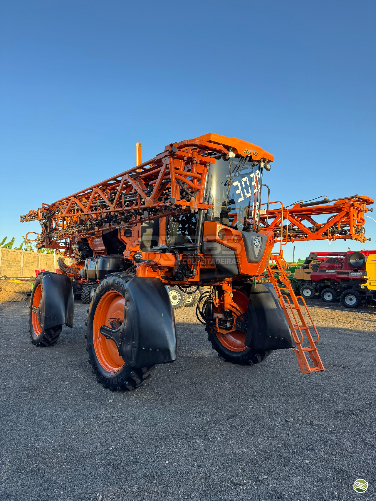 PULVERIZADOR JACTO UNIPORT 3030 Tração 4x4 BR 365 Colheitadeiras PATROCINIO MINAS GERAIS MG