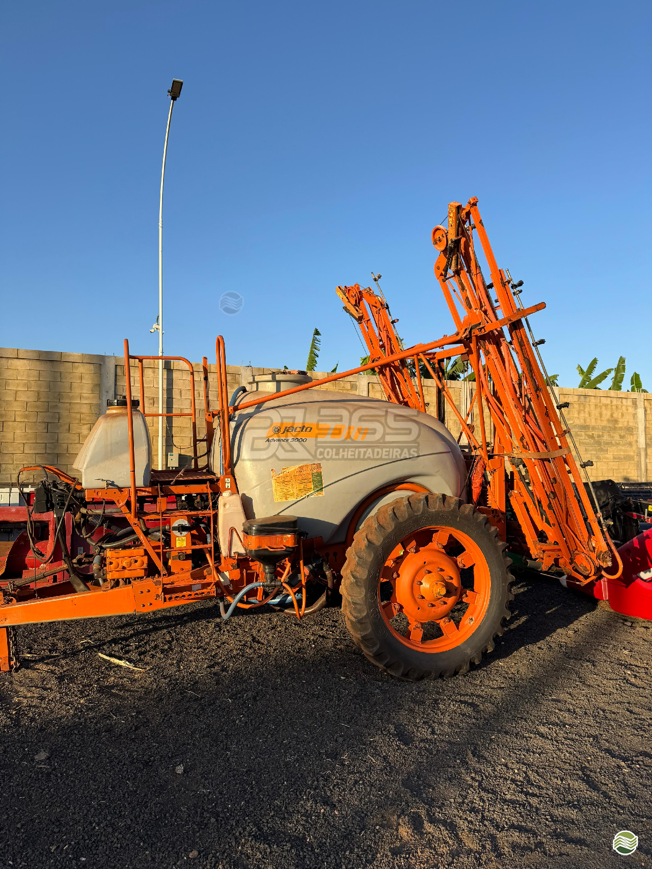 PULVERIZADOR JACTO ADVANCE 3000 AM18 Arrasto BR 365 Colheitadeiras PATROCINIO MINAS GERAIS MG