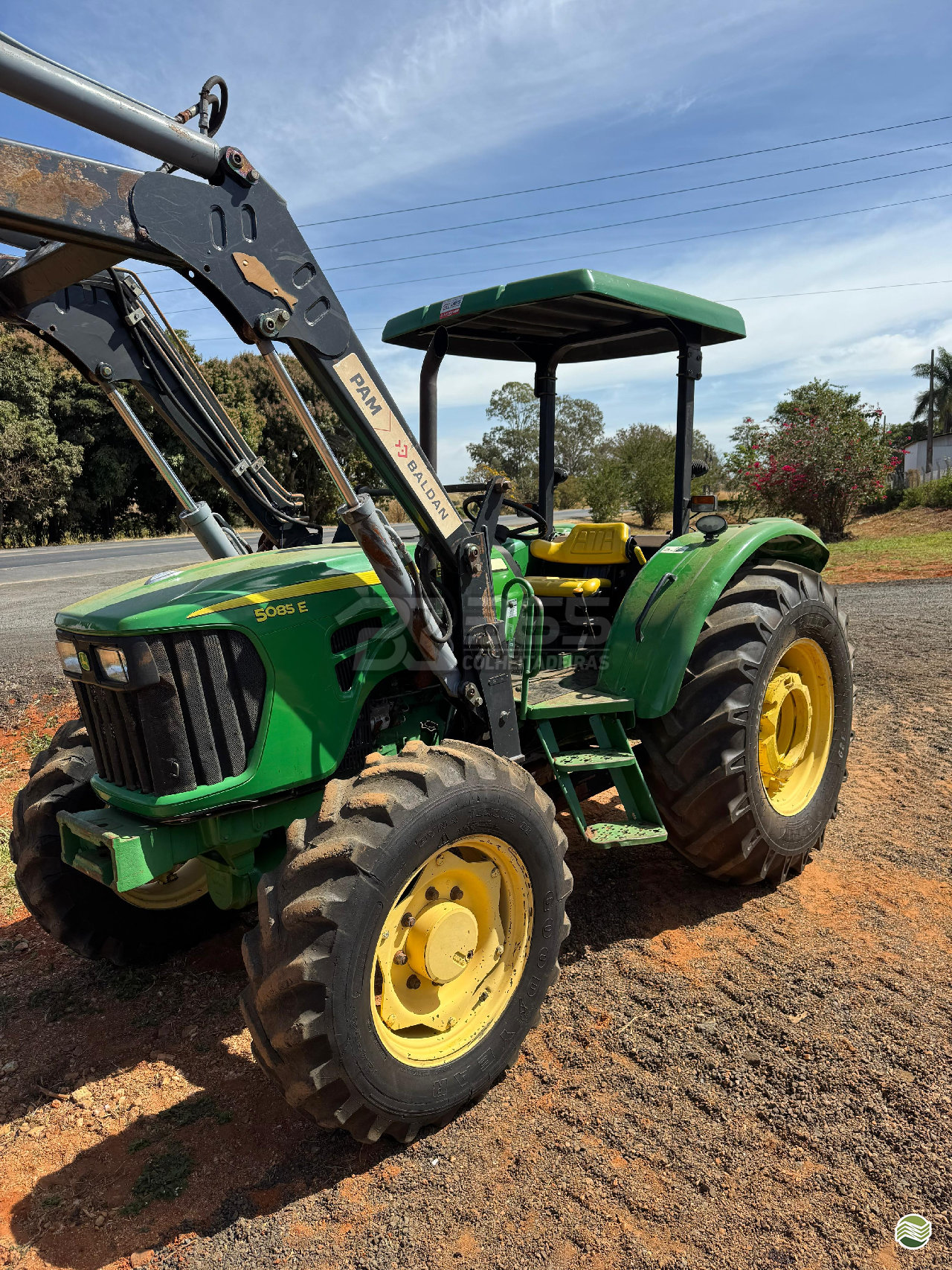 TRATOR JOHN DEERE JOHN DEERE 5085E Tração 4x4 BR 365 Colheitadeiras PATROCINIO MINAS GERAIS MG