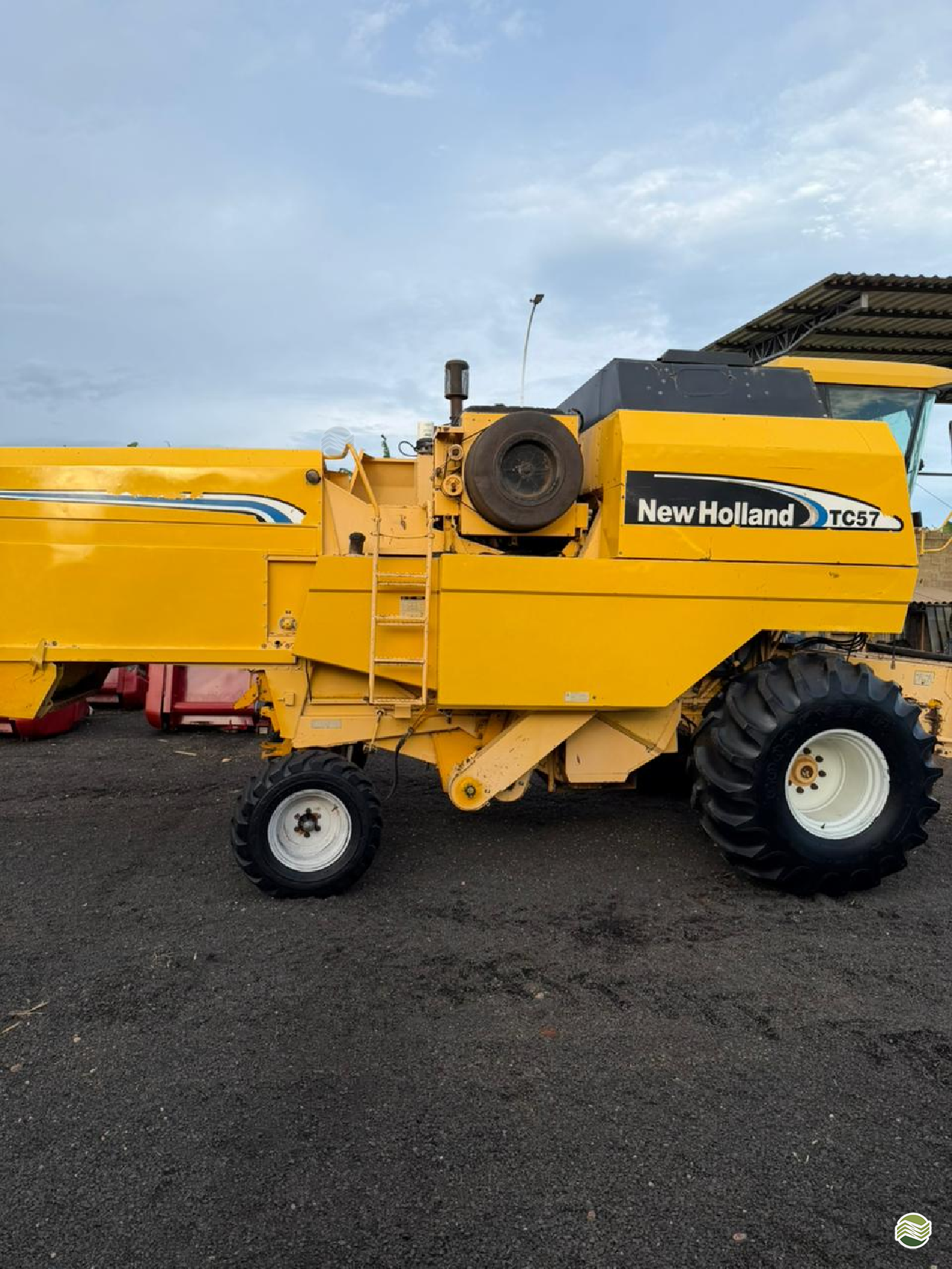 COLHEITADEIRA NEW HOLLAND TC 57