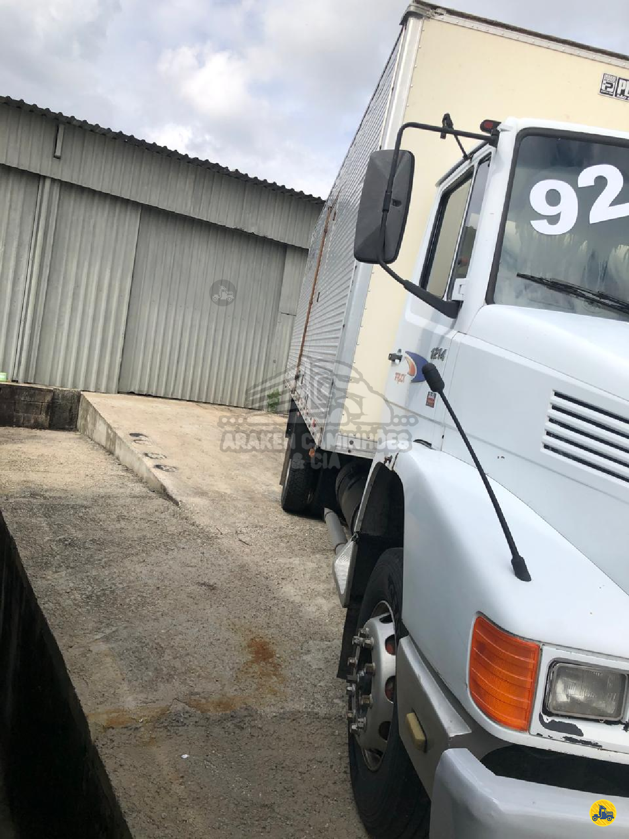 CAMINHAO MERCEDES-BENZ MB 1214 Baú Furgão Toco 4x2 Araken Caminhões e Cia CAJAMAR SÃO PAULO SP