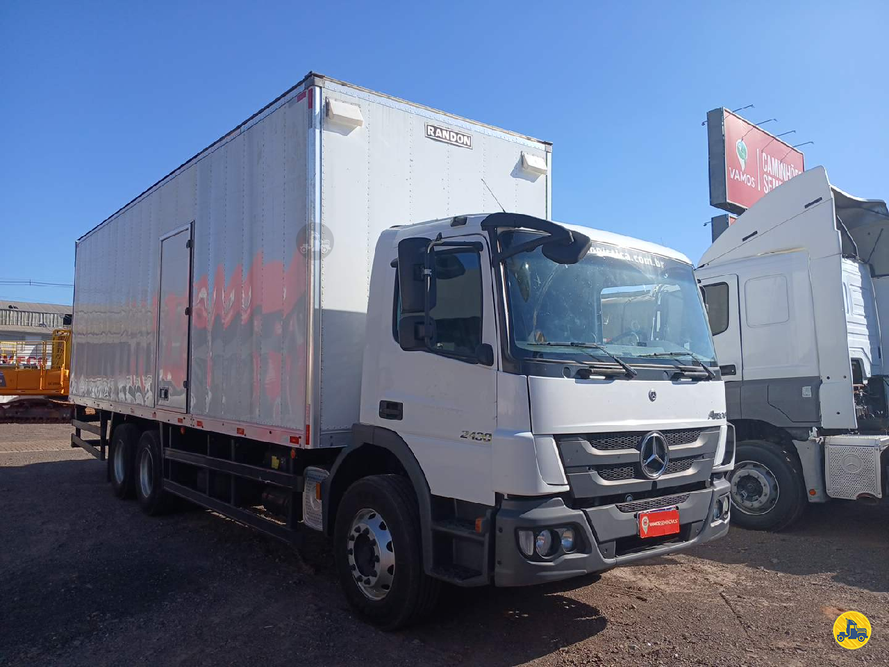 CAMINHAO MERCEDES-BENZ MB 2430 Baú Furgão Truck 6x2 Vamos Seminovos - Regente Feijó REGENTE FEIJO SÃO PAULO SP