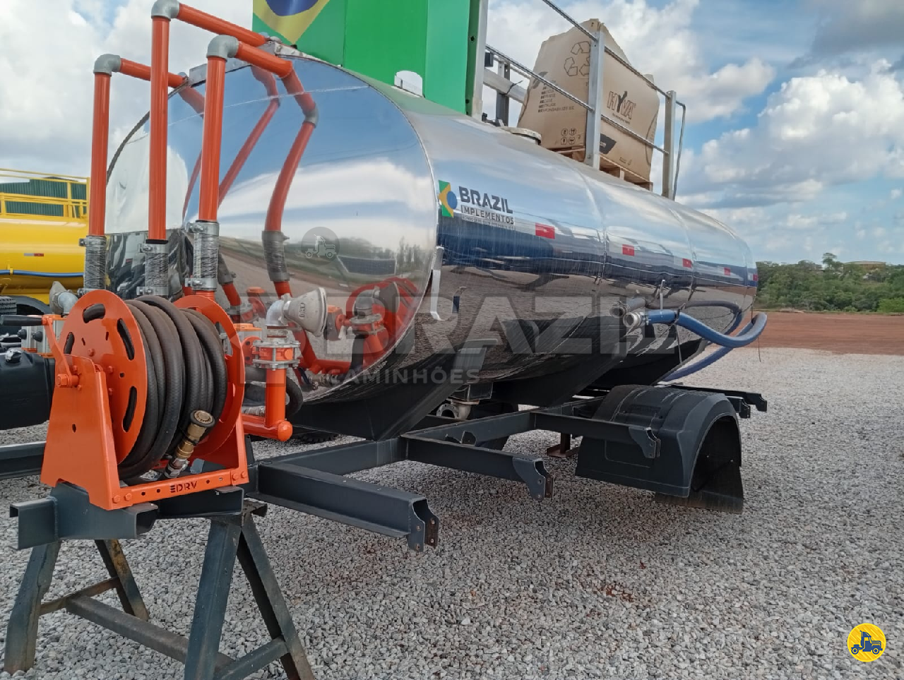 CARROCERIA SOBRE CHASSI  TOCO TANQUE INOX Brazil Implementos GOIANIA GOIAS GO