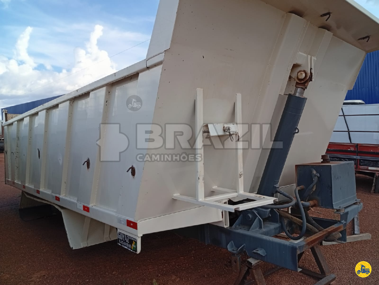 CARROCERIA SOBRE CHASSI  TRUCK BASCULANTE Brazil Implementos GOIANIA GOIAS GO