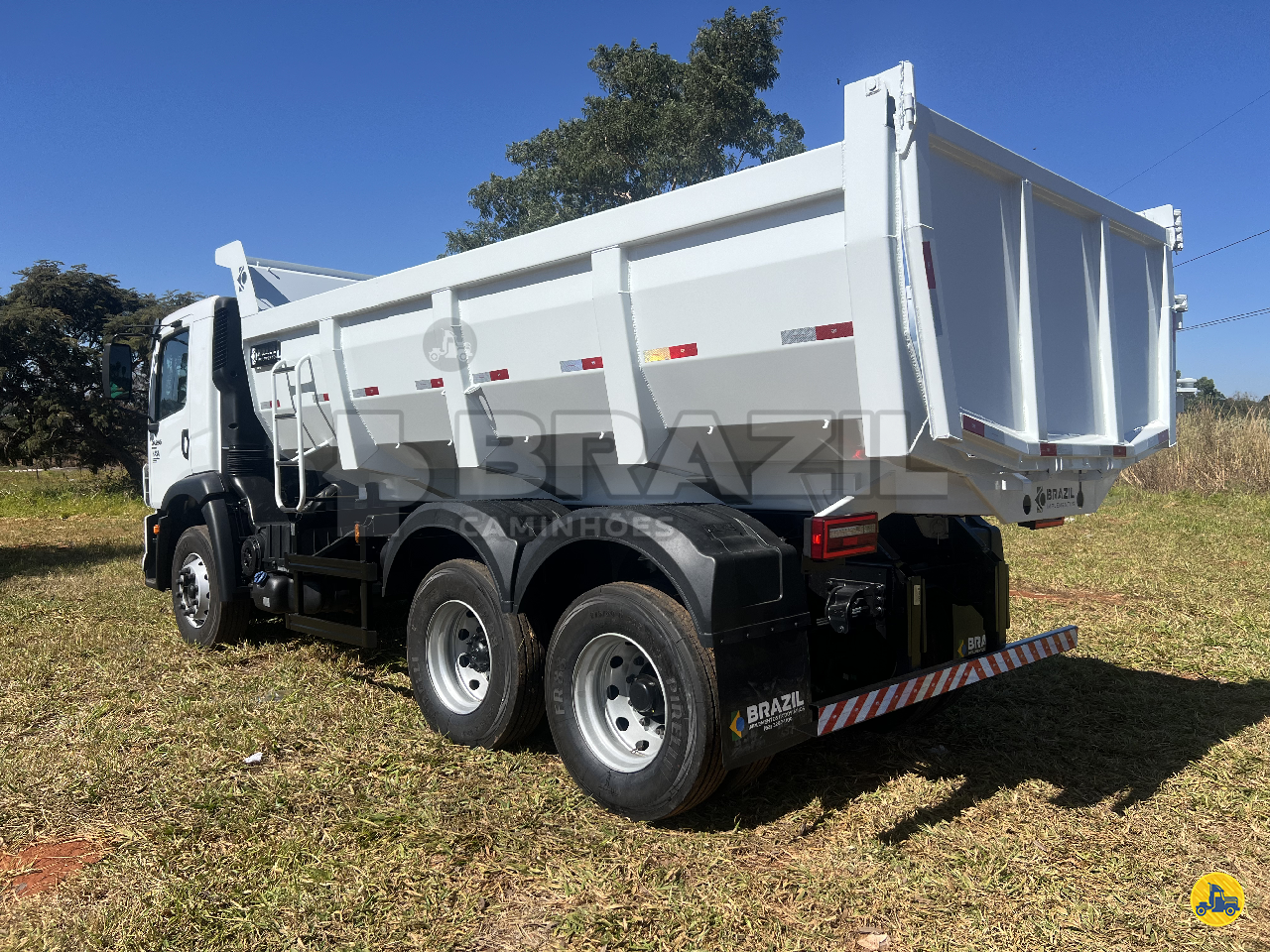 CARROCERIA SOBRE CHASSI  TRUCK BASCULANTE Brazil Implementos GOIANIA GOIAS GO