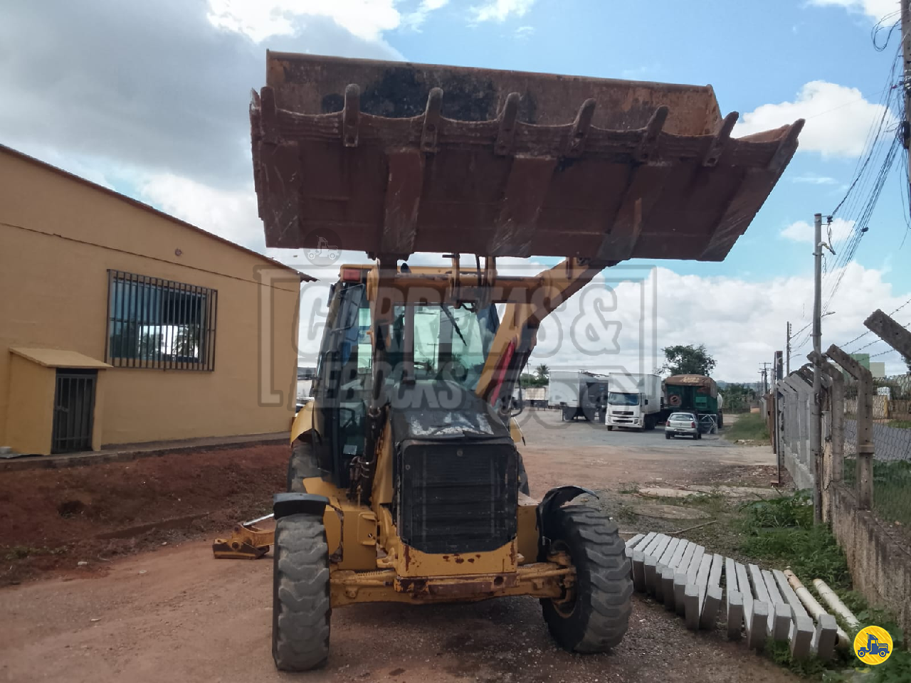 RETRO ESCAVADEIRA CATERPILLAR 416E Tração 4x4 Carretas & Rebocks  GOIANIA GOIAS GO