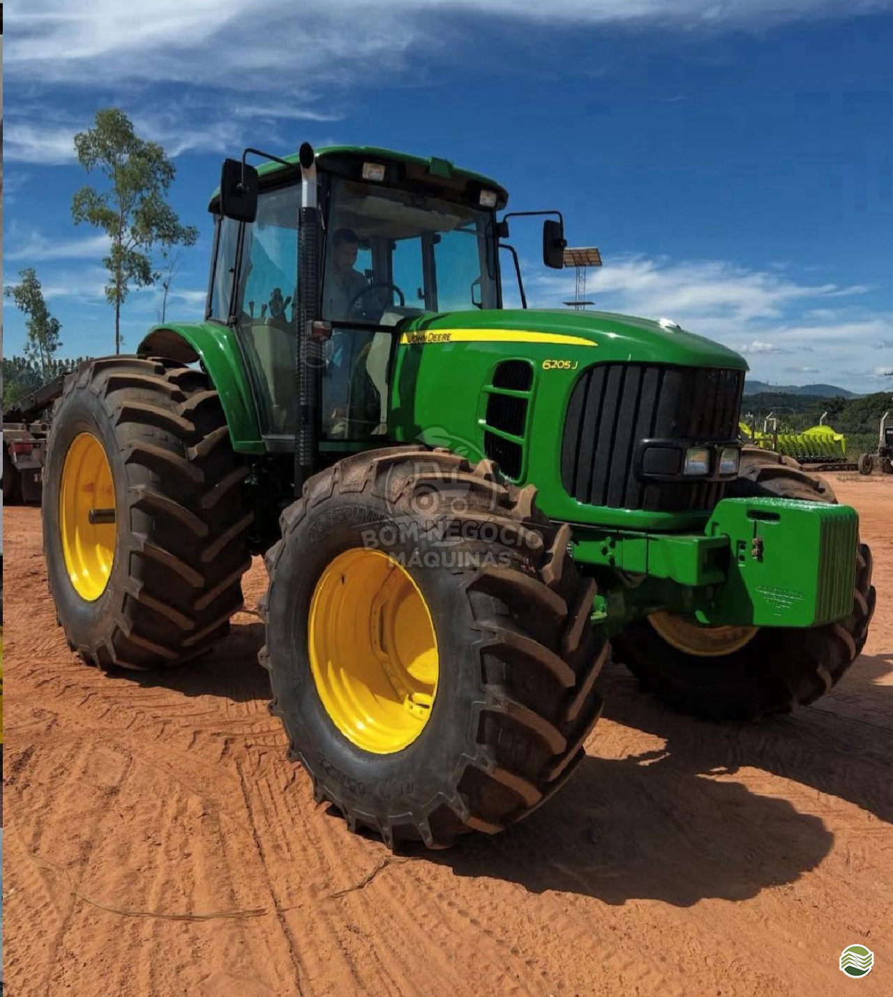 TRATOR JOHN DEERE JOHN DEERE 6205J Tração 4x4 Bom Negócio Máquinas MONTE CARMELO MINAS GERAIS MG