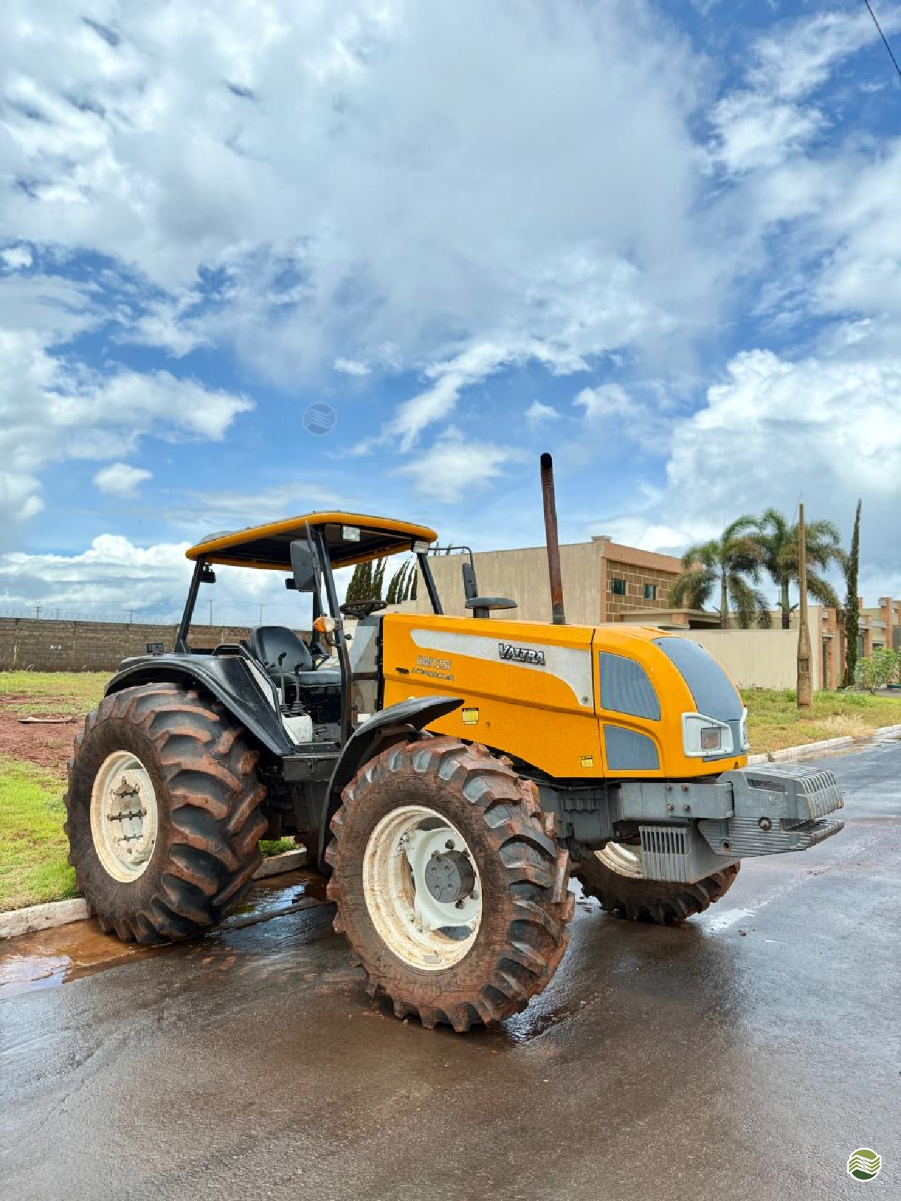 TRATOR VALTRA VALTRA BM 125 Tração 4x4 Bom Negócio Máquinas MONTE CARMELO MINAS GERAIS MG