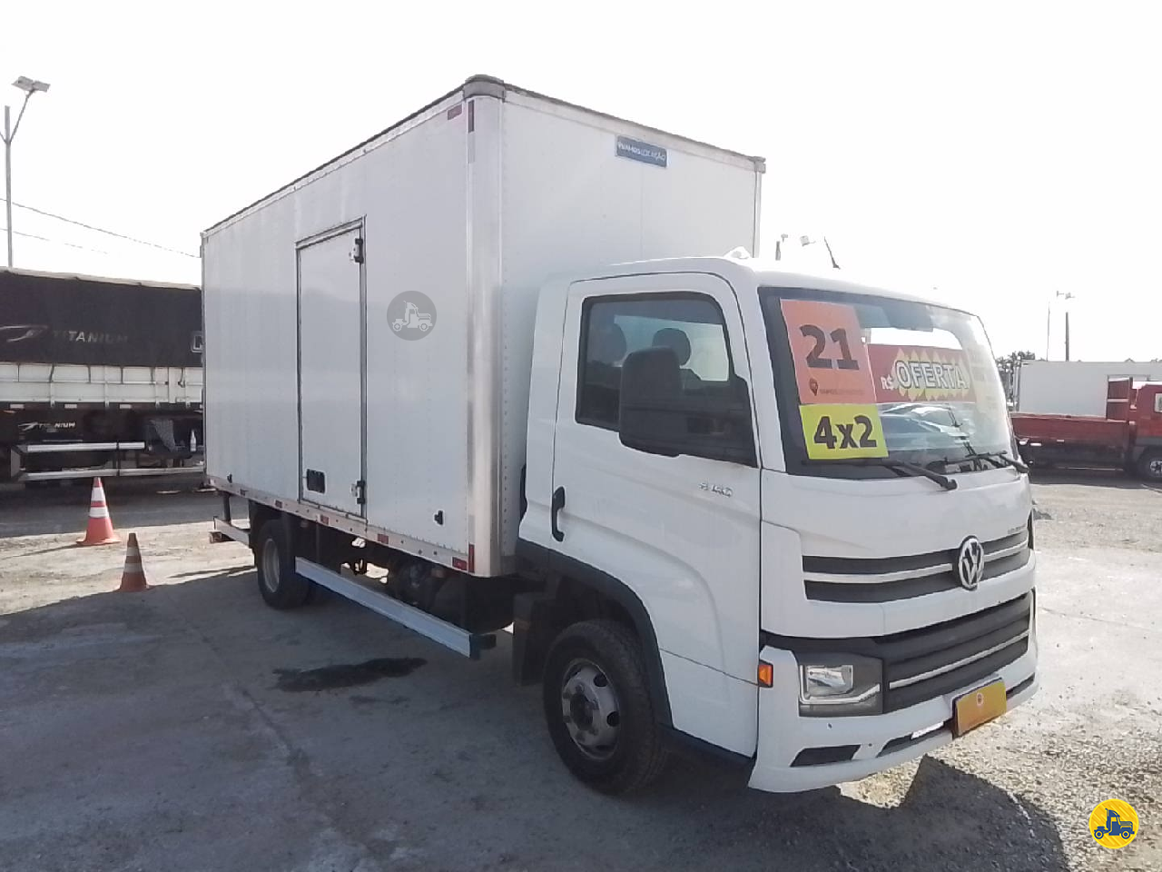 CAMINHAO VOLKSWAGEN VW 6160 Baú Furgão Toco 4x2 Vamos Seminovos - Itajaí ITAJAI SANTA CATARINA SC