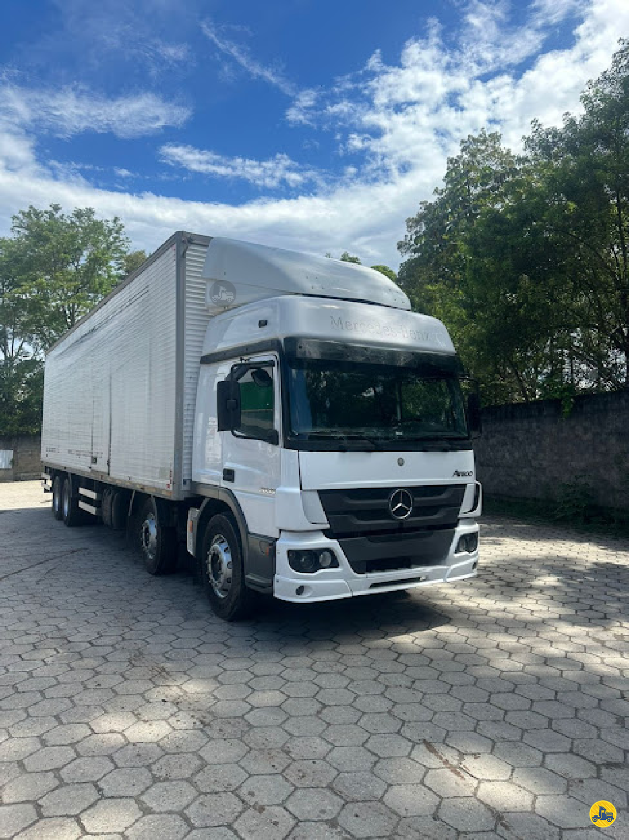 CAMINHAO MERCEDES-BENZ MB 3030 Baú Furgão BiTruck 8x2 BST Caminhões TIJUCAS SANTA CATARINA SC
