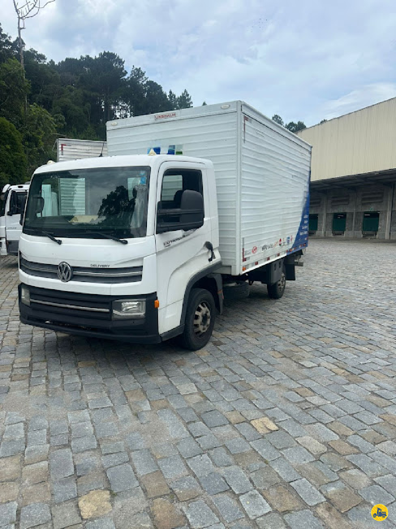 CAMINHAO VOLKSWAGEN DELIVERY EXPRESS Baú Furgão 3/4 4x2 BST Caminhões TIJUCAS SANTA CATARINA SC
