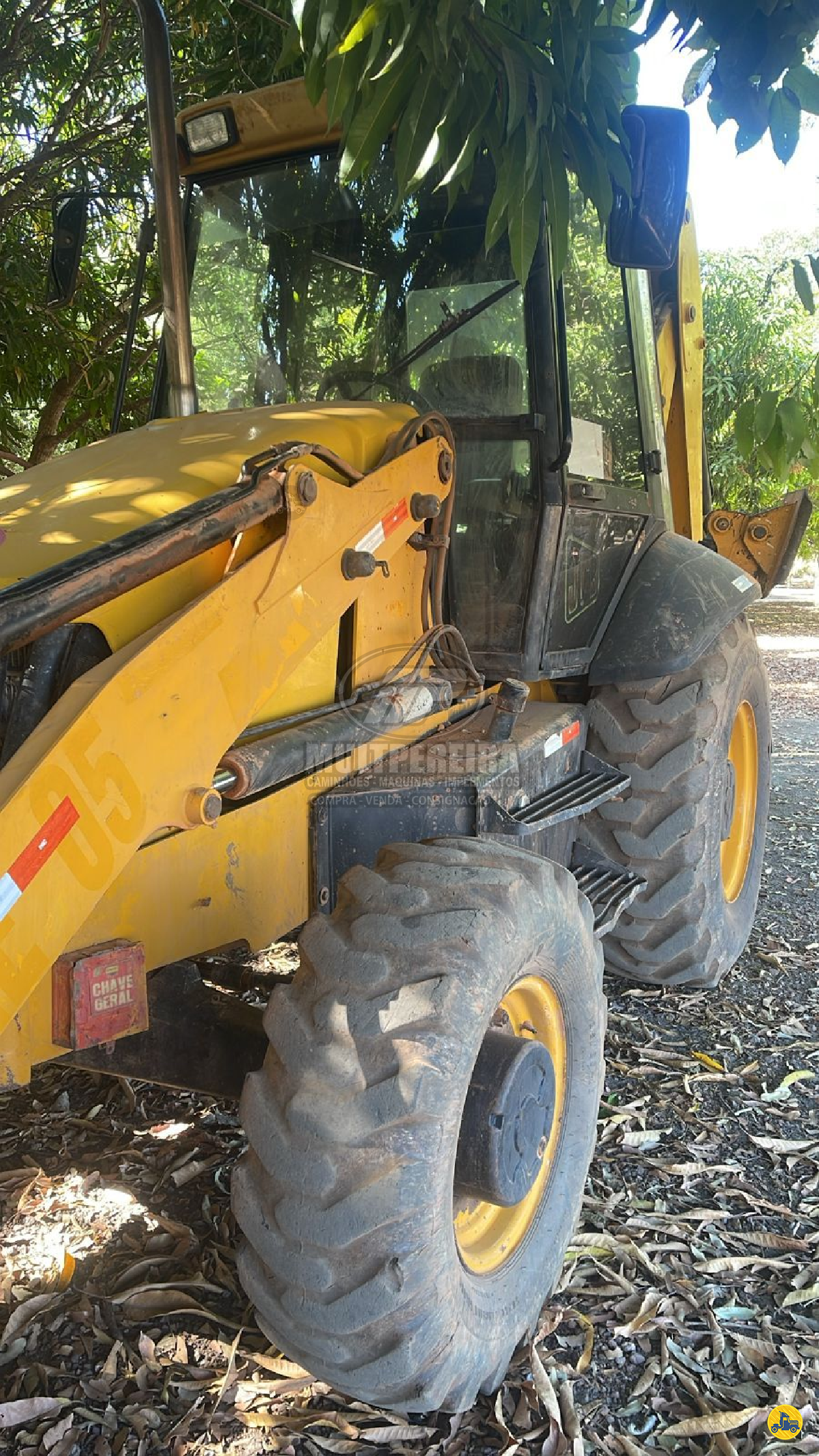 RETRO ESCAVADEIRA JCB 3C Tração 4x4 Multpereira Caminhões GOIANIA GOIAS GO