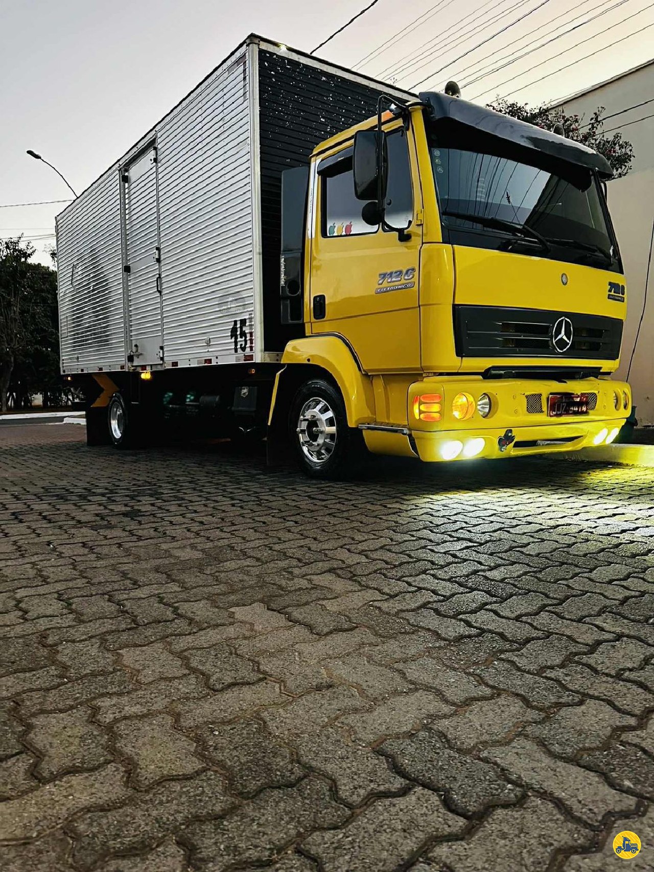 CAMINHAO MERCEDES-BENZ MB 712 Baú Furgão 3/4 4x2 Multpereira Caminhões GOIANIA GOIAS GO