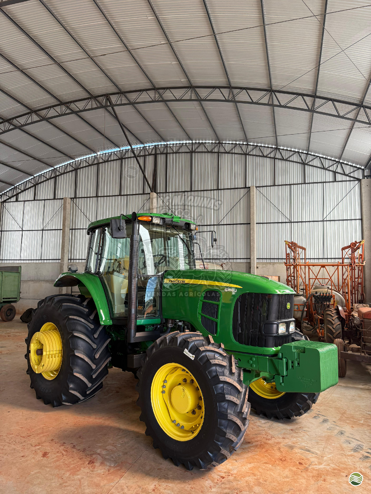 TRATOR JOHN DEERE JOHN DEERE 6180J Tração 4x4 Marc Máquinas NOVO ITACOLOMI PARANÁ PR