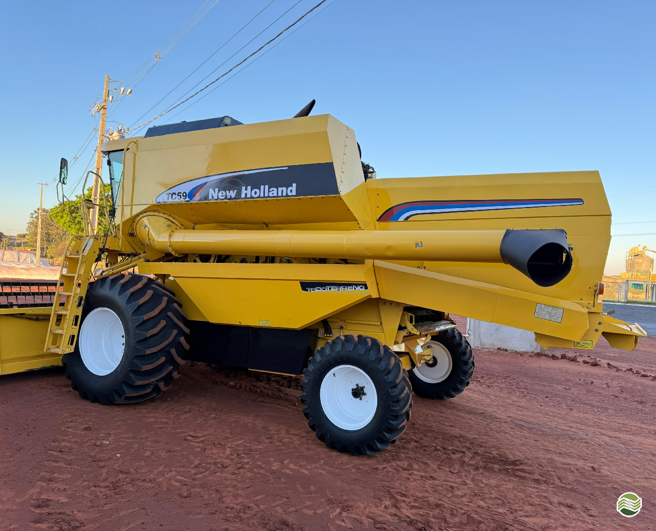 COLHEITADEIRA NEW HOLLAND TC 59 Marc Máquinas NOVO ITACOLOMI PARANÁ PR