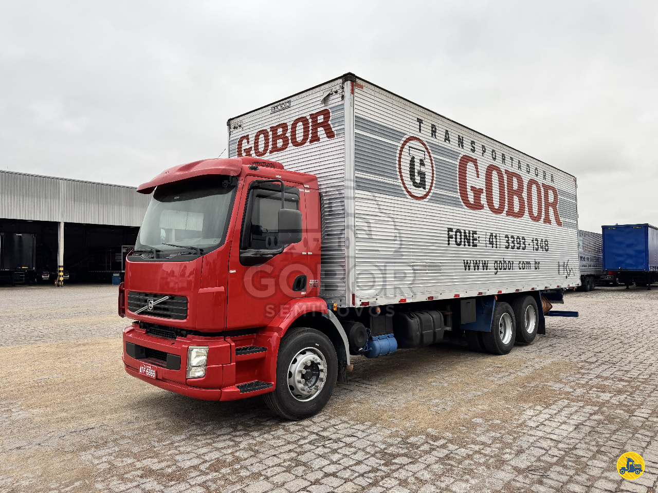 CAMINHAO VOLVO VOLVO VM 210 Baú Furgão Truck 6x2 Gobor Seminovos CAMPO LARGO PARANÁ PR