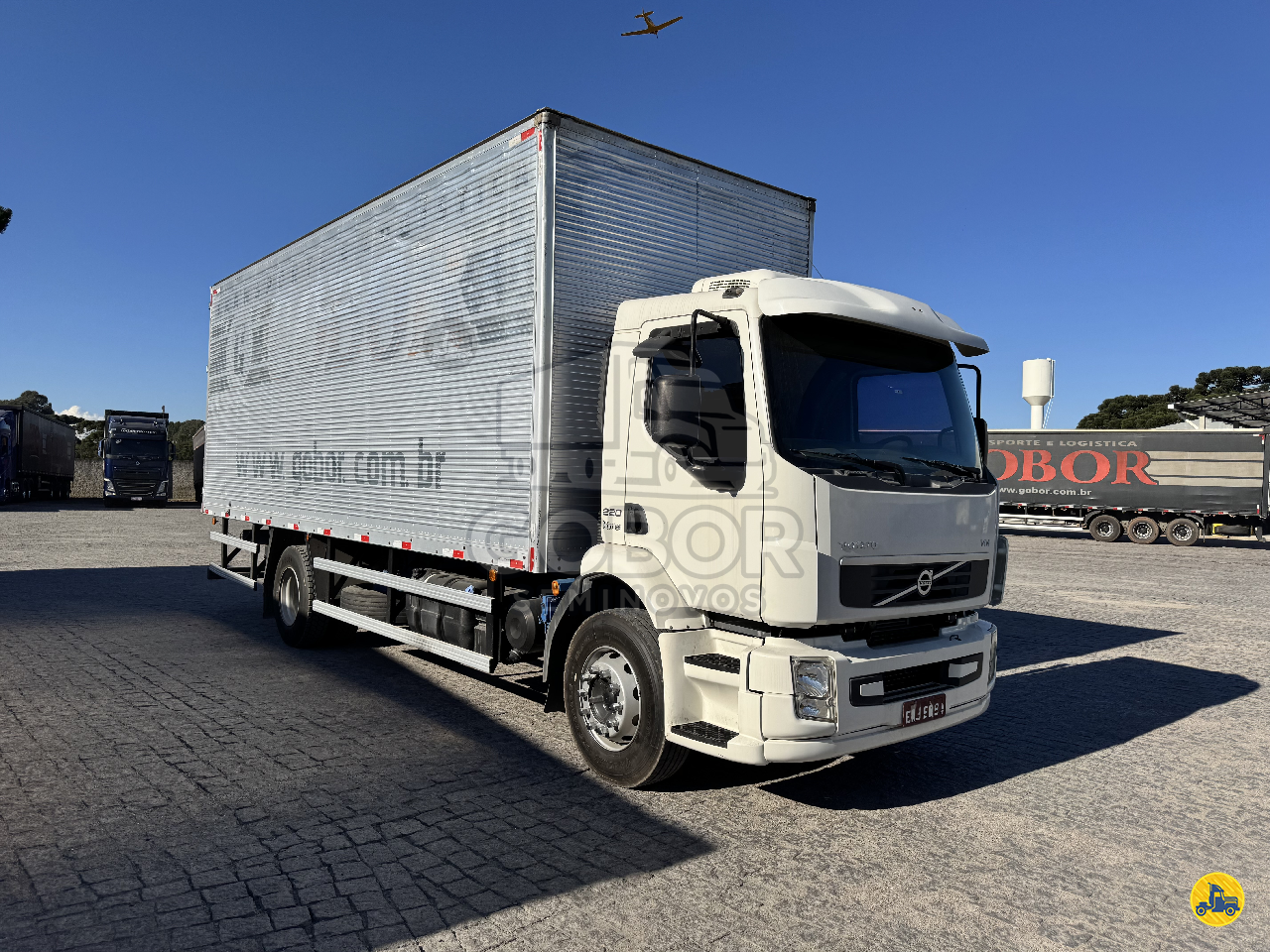 CAMINHAO VOLVO VOLVO VM 220 Baú Furgão Toco 4x2 Gobor Seminovos CAMPO LARGO PARANÁ PR