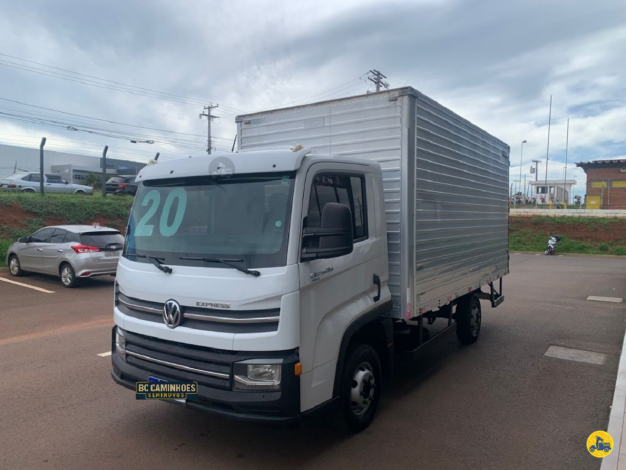 CAMINHAO VOLKSWAGEN DELIVERY EXPRESS Baú Furgão 3/4 4x2 BC Caminhões Seminovos RIBEIRAO PRETO SÃO PAULO SP