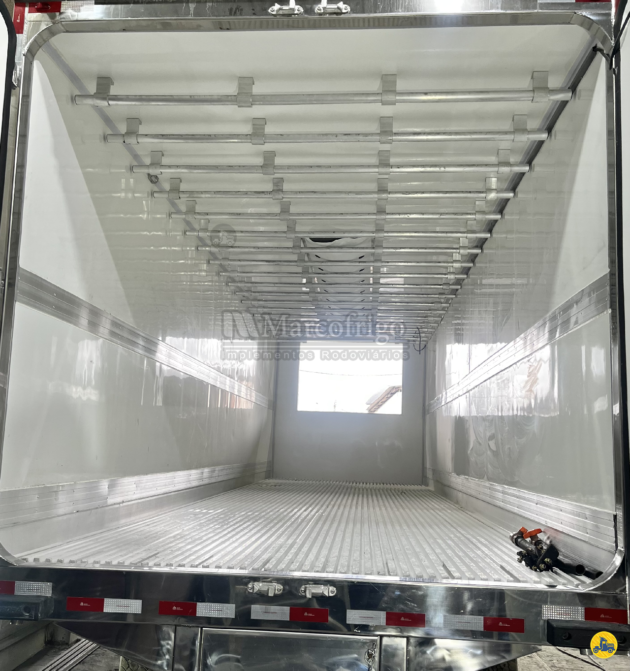 CARROCERIA SOBRE CHASSI  BITRUCK BAU FRIGORIFICO Marcofrigo Implementos Rodoviários CONCORDIA SANTA CATARINA SC