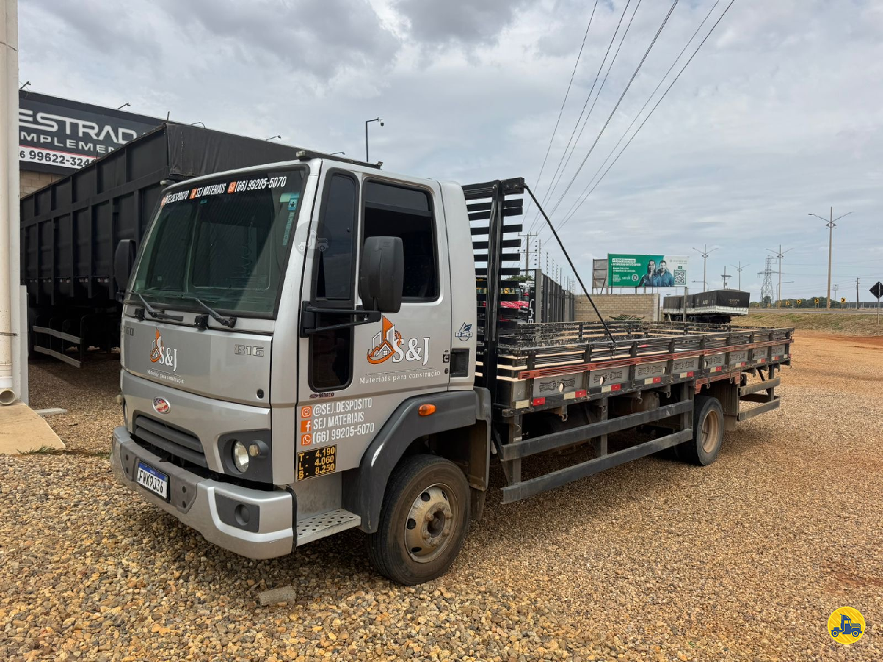 CAMINHAO FORD CARGO 816 Carga Seca Toco 4x2 Leocar Caminhões PRIMAVERA DO LESTE MATO GROSSO MT