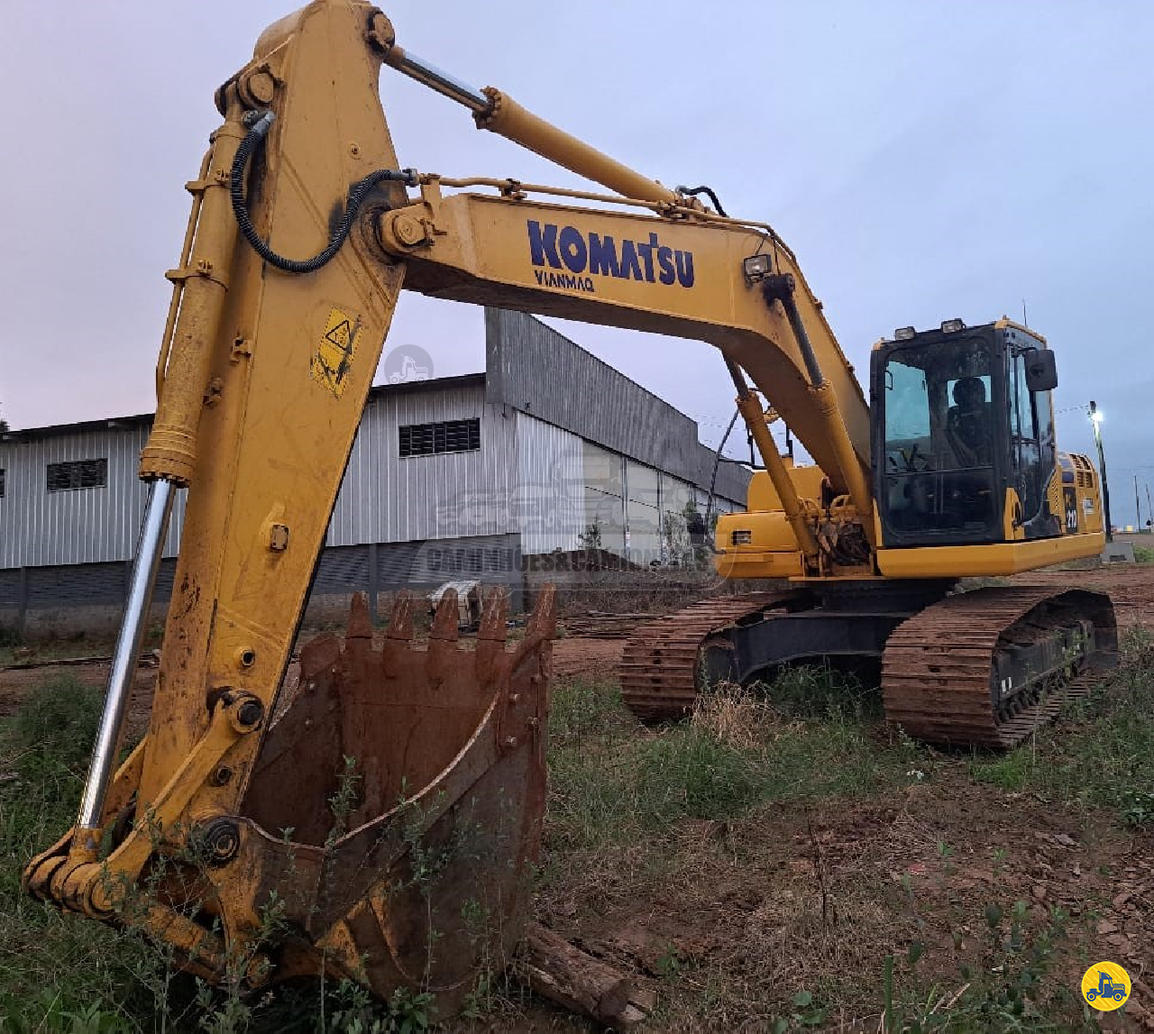 ESCAVADEIRA KOMATSU PC210 Caminhões & Camionetas PASSO FUNDO RIO GRANDE DO SUL RS