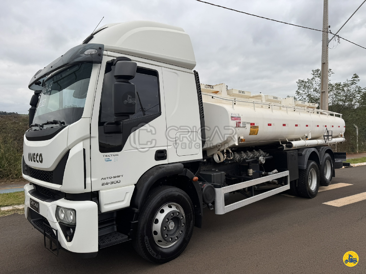 CAMINHAO IVECO TECTOR 24 300 Tanque Aço Truck 6x2 Cricar Veículos ARAPONGAS PARANÁ PR