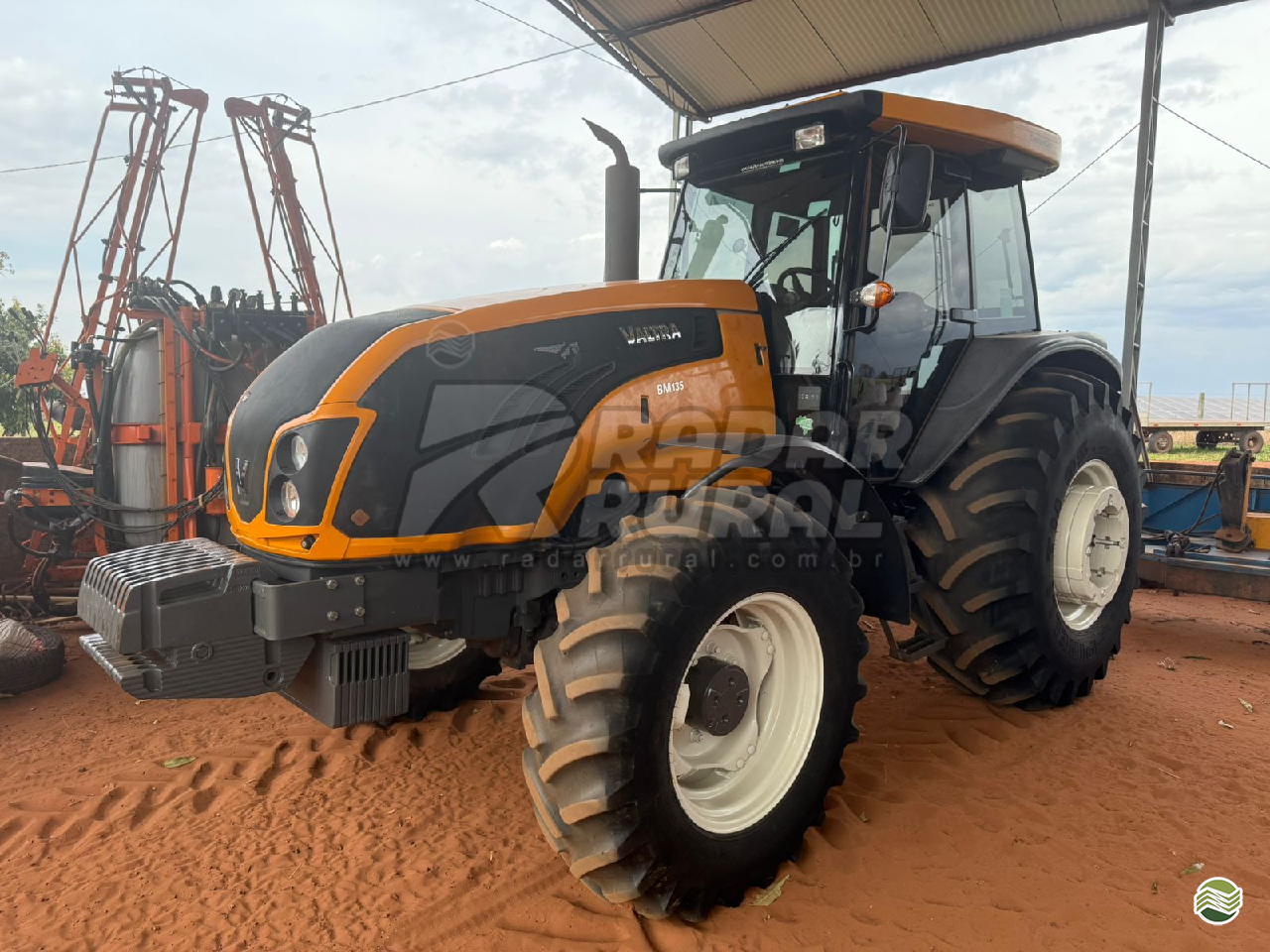 TRATOR VALTRA VALTRA BM 135 Tração 4x4 Radar Rural VERA CRUZ SÃO PAULO SP