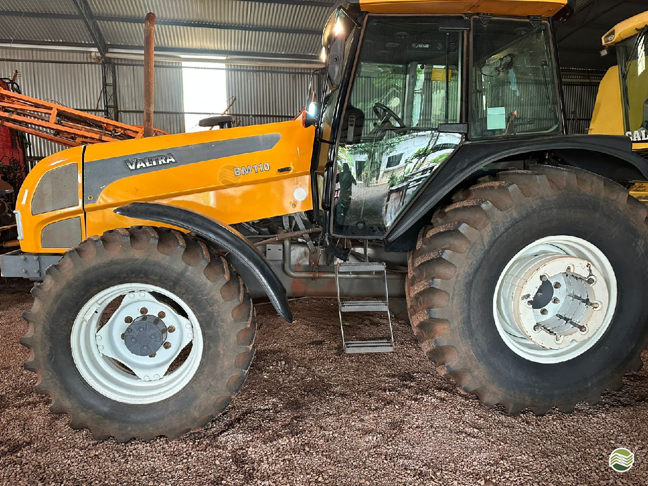 TRATOR VALTRA VALTRA BM 110 Tração 4x4 Radar Rural VERA CRUZ SÃO PAULO SP