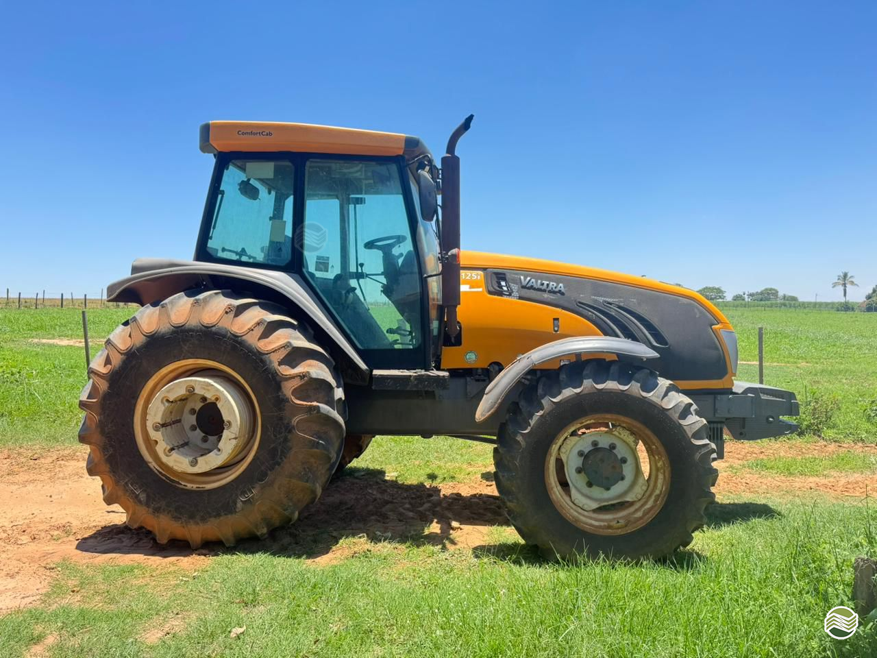 TRATOR VALTRA VALTRA BM 125 Tração 4x4 Radar Rural VERA CRUZ SÃO PAULO SP