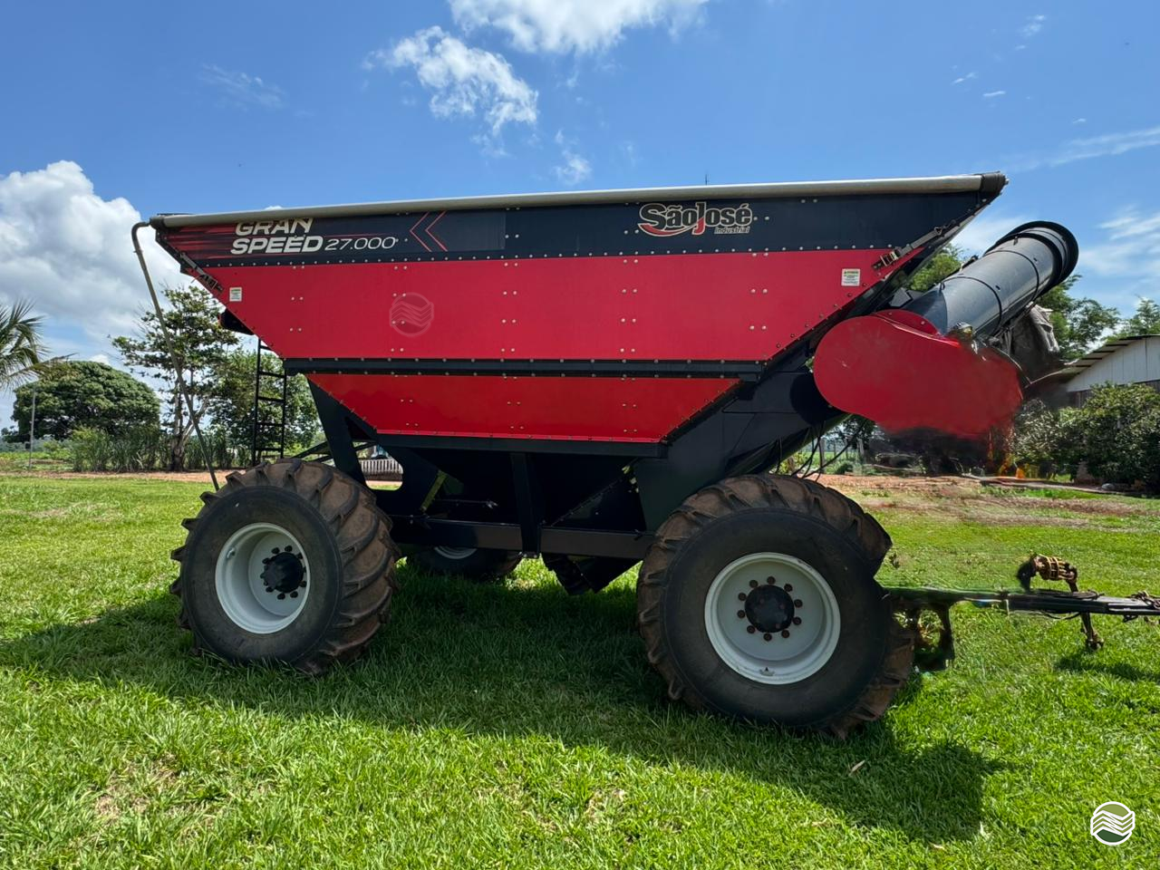 IMPLEMENTOS AGRICOLAS CARRETA BAZUKA GRANELEIRA 27000 M Santos Agronegócios SINOP MATO GROSSO MT