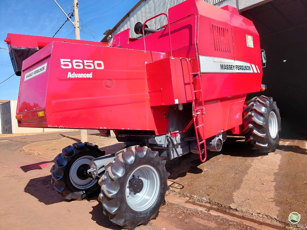 COLHEITADEIRA MASSEY FERGUSON MF 5650 Joel Tratores ITUMBIARA GOIAS GO
