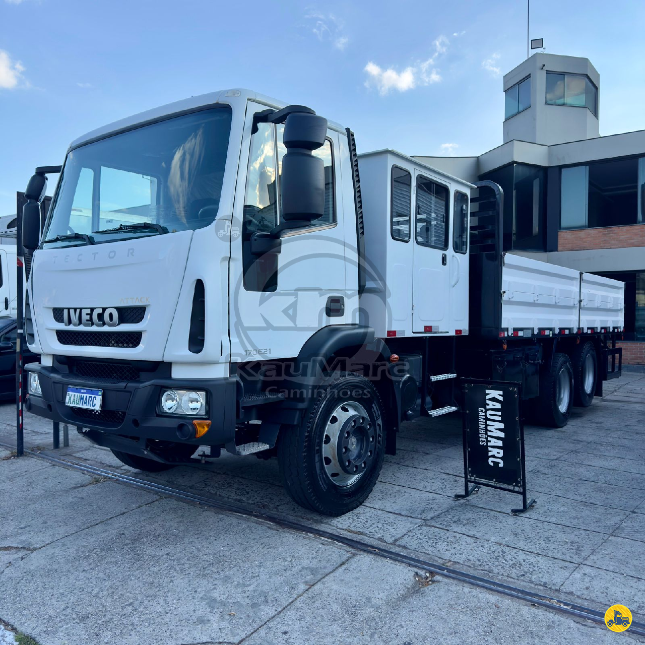 CAMINHAO IVECO TECTOR 170E21 Caçamba Cabine Suplementar Truck 6x2 Kaumarc Caminhões SAO PAULO SÃO PAULO SP