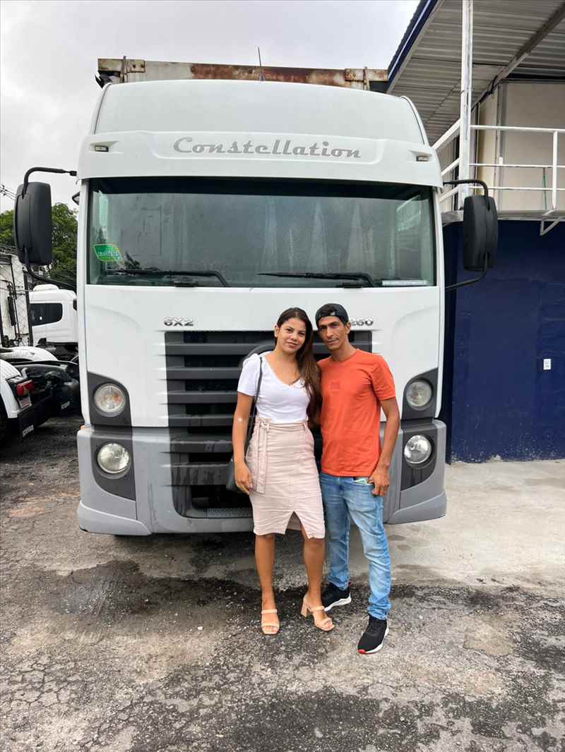 A equipe, Osmani Caminhões LTDA, agradece a preferência e confiança. Parabéns ao casal pela nova aquisição!