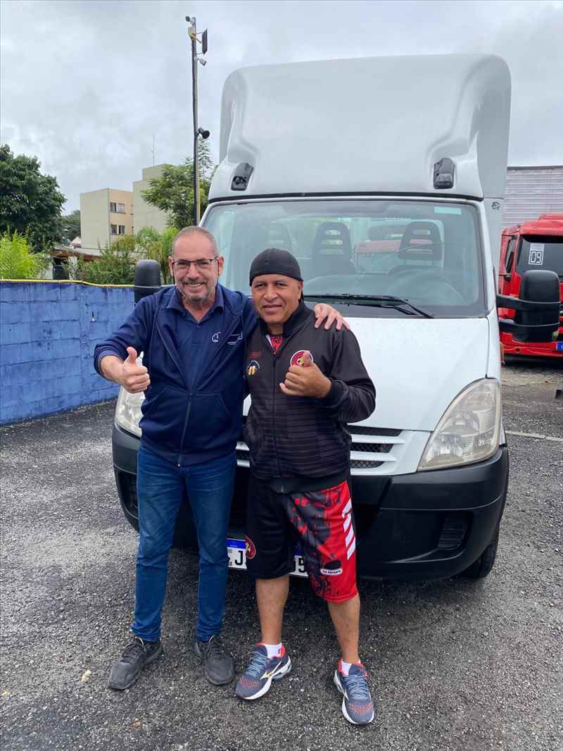 A equipe, Osmani Caminhões LTDA, agradece a preferência e confiança. Parabéns Carlos pela nova aquisição!