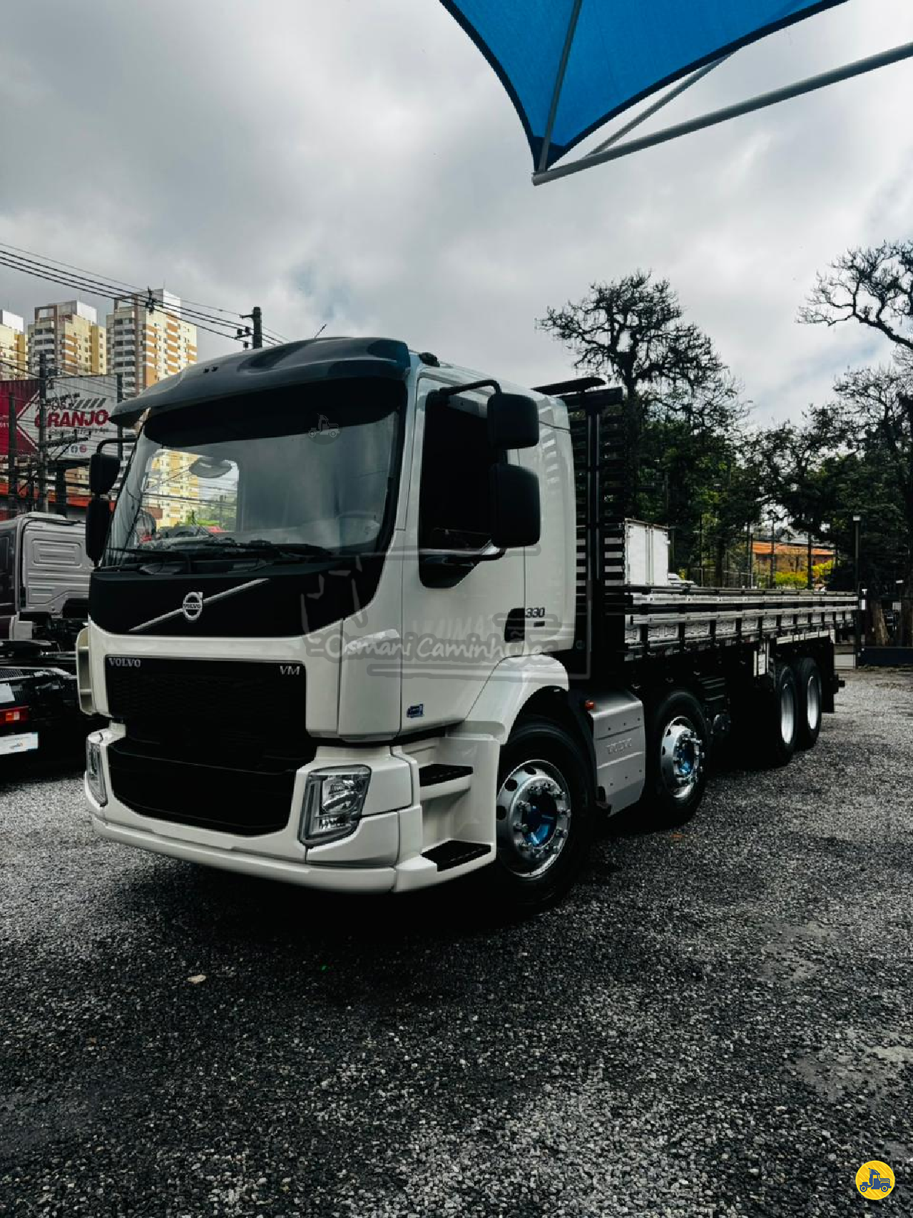 CAMINHAO VOLVO VOLVO VM 330 Carga Seca BiTruck 8x2 Osmani Caminhões SAO BERNARDO DO CAMPO SÃO PAULO SP