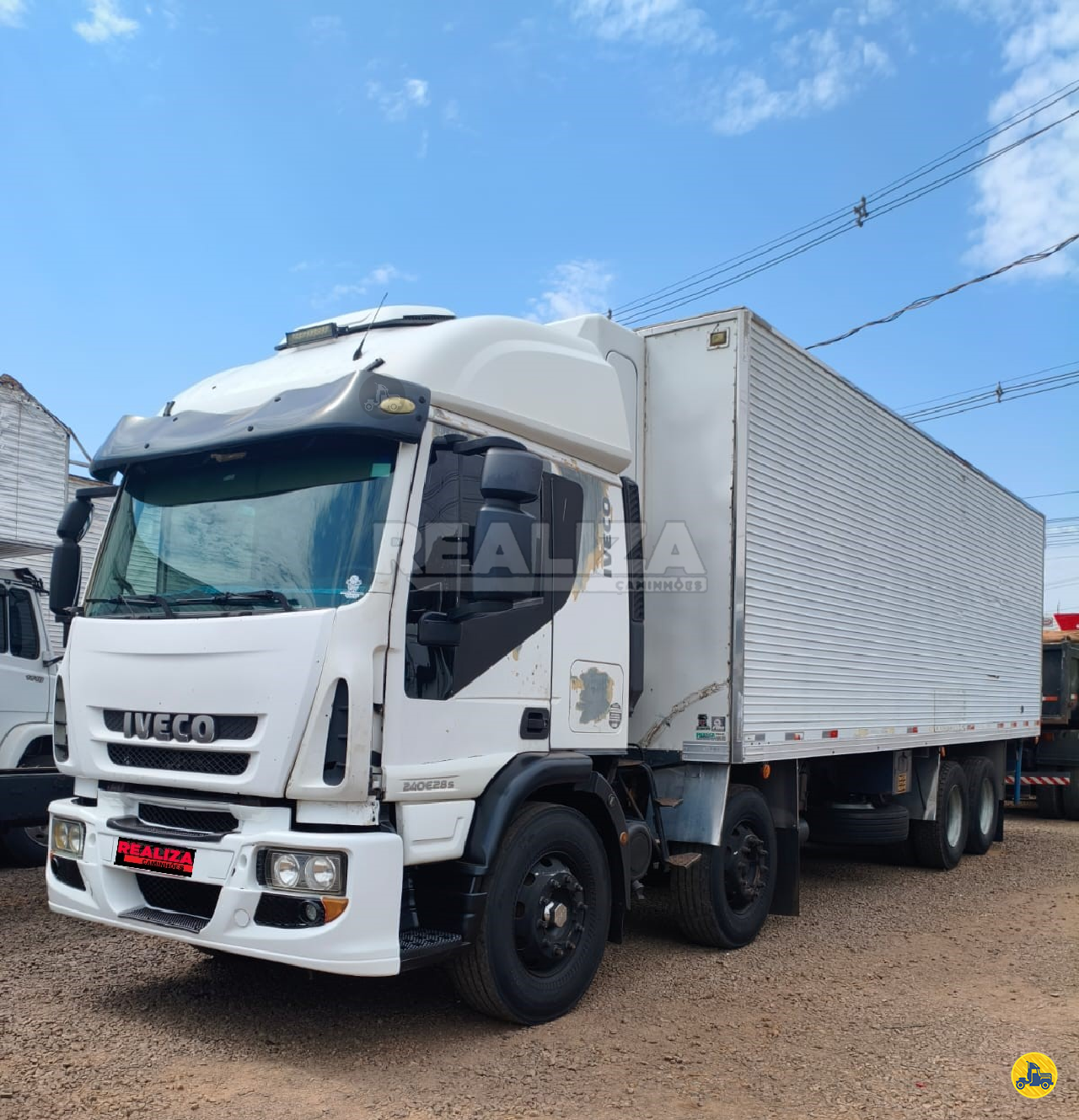 CAMINHAO IVECO TECTOR 240E28 Baú Frigorífico BiTruck 8x2 Realiza Caminhões - Umuarama UMUARAMA PARANÁ PR