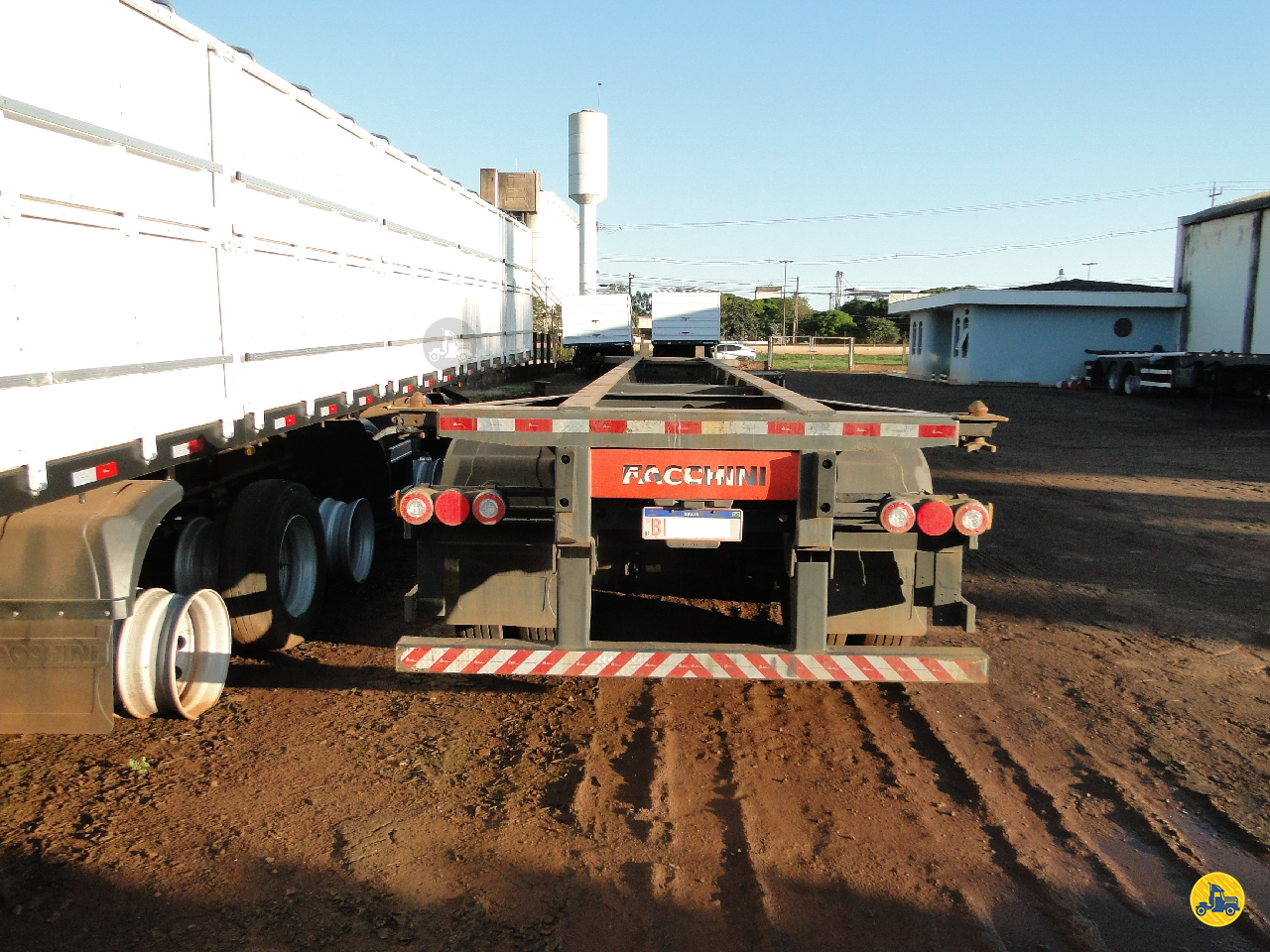 CARRETA SEMI-REBOQUE PORTA-CONTAINER Valek Caminhões MARINGA PARANÁ PR