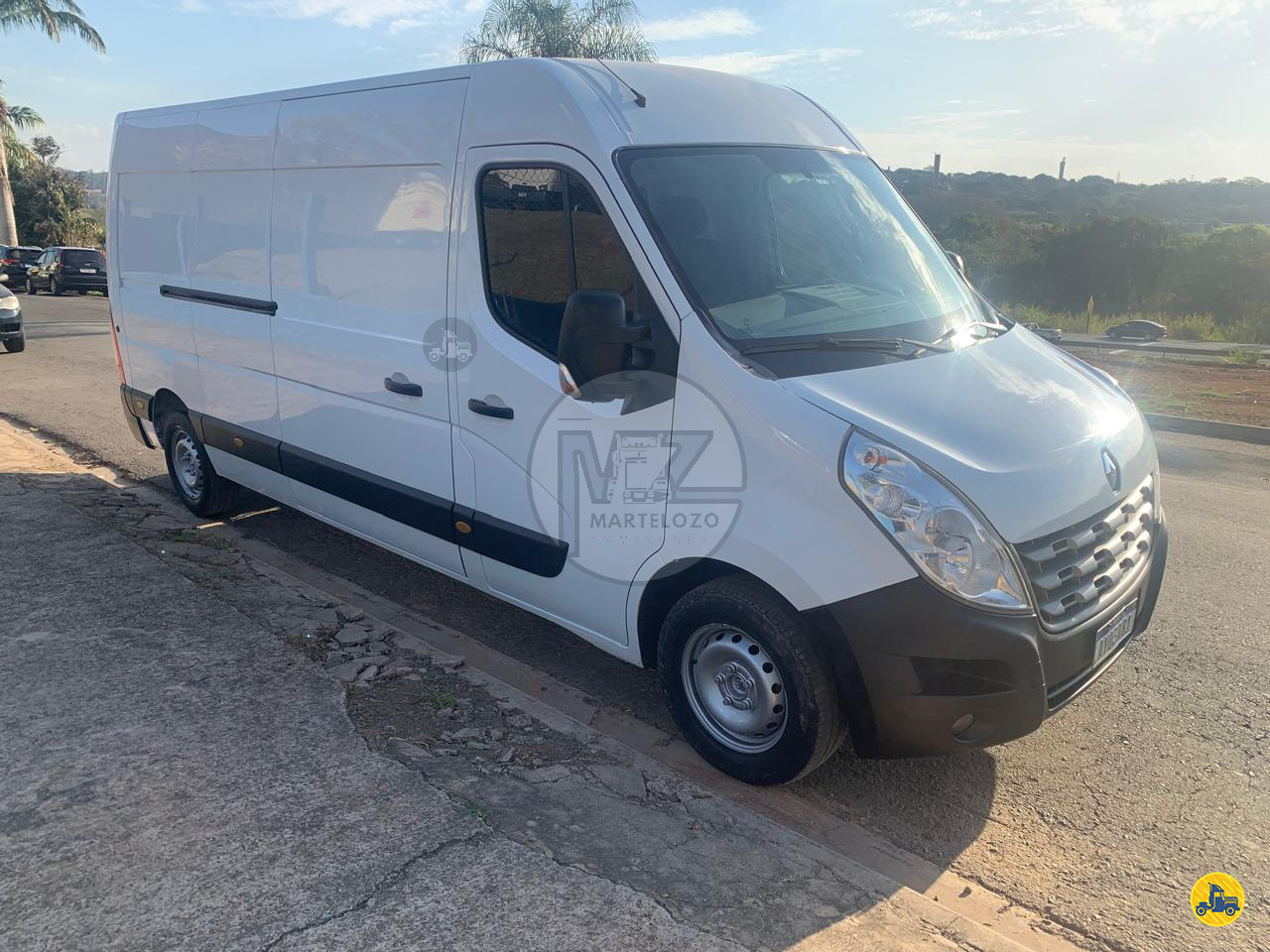 Master Furgão Extra 2.3 de Martelozo Caminhões