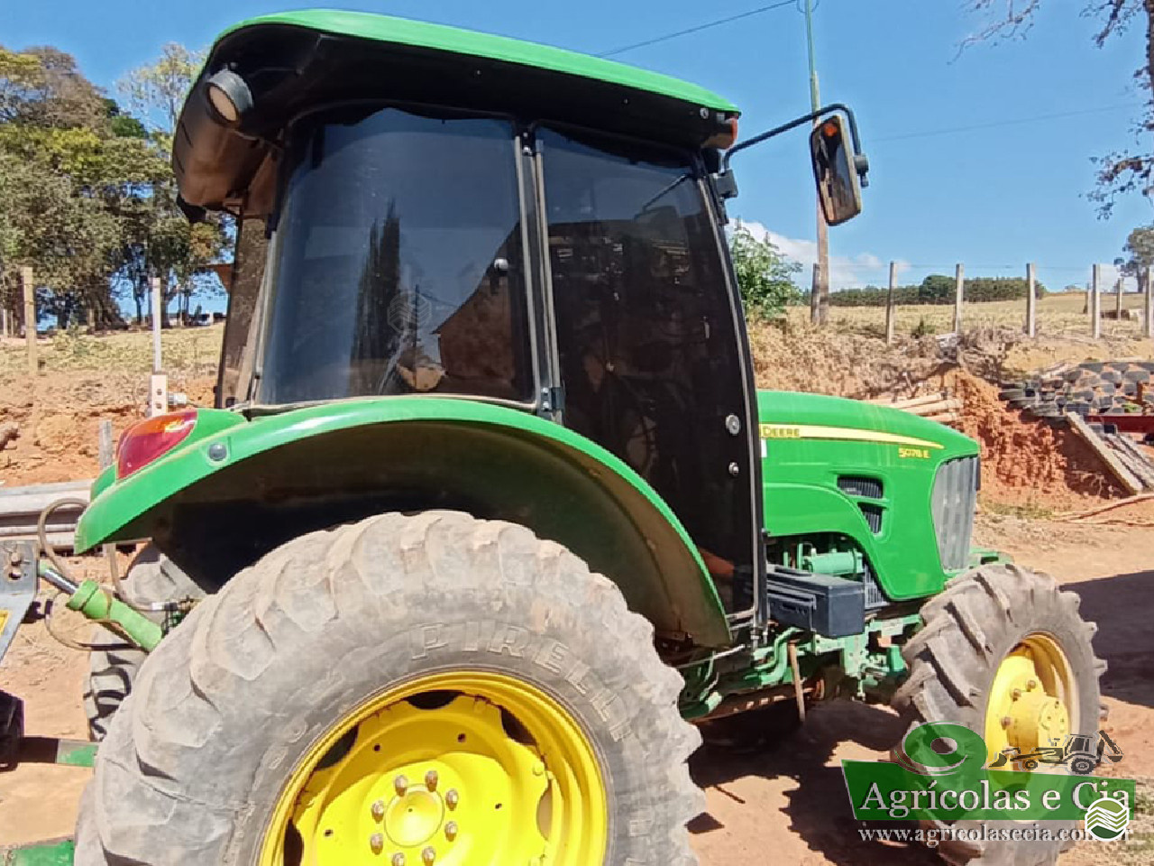 TRATOR JOHN DEERE JOHN DEERE 5078E Tração 4x4 Agricolas e Cia RIO DAS PEDRAS SÃO PAULO SP
