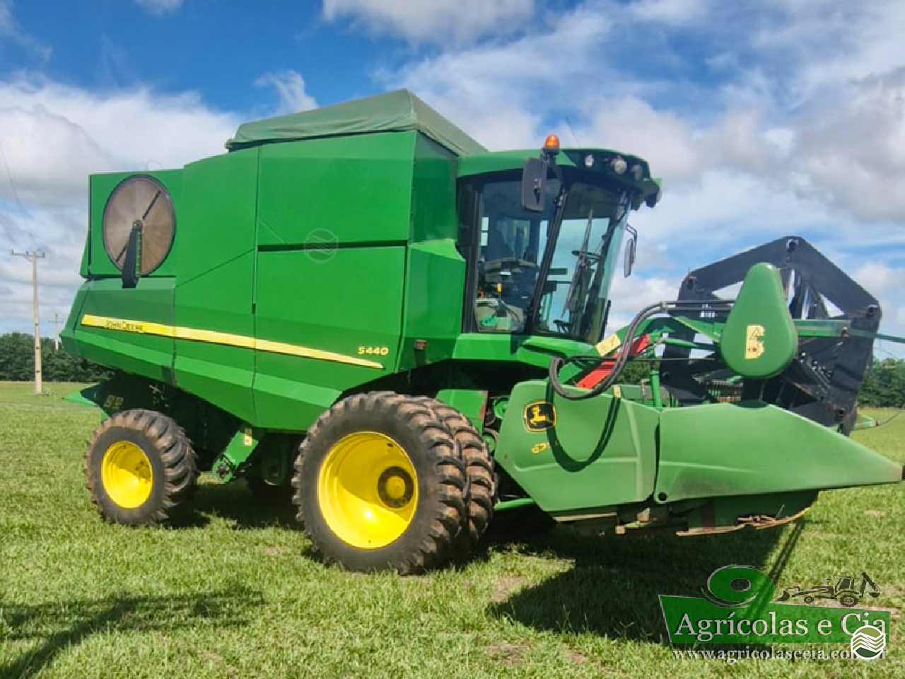 COLHEITADEIRA JOHN DEERE JOHN DEERE S440 Agricolas e Cia RIO DAS PEDRAS SÃO PAULO SP