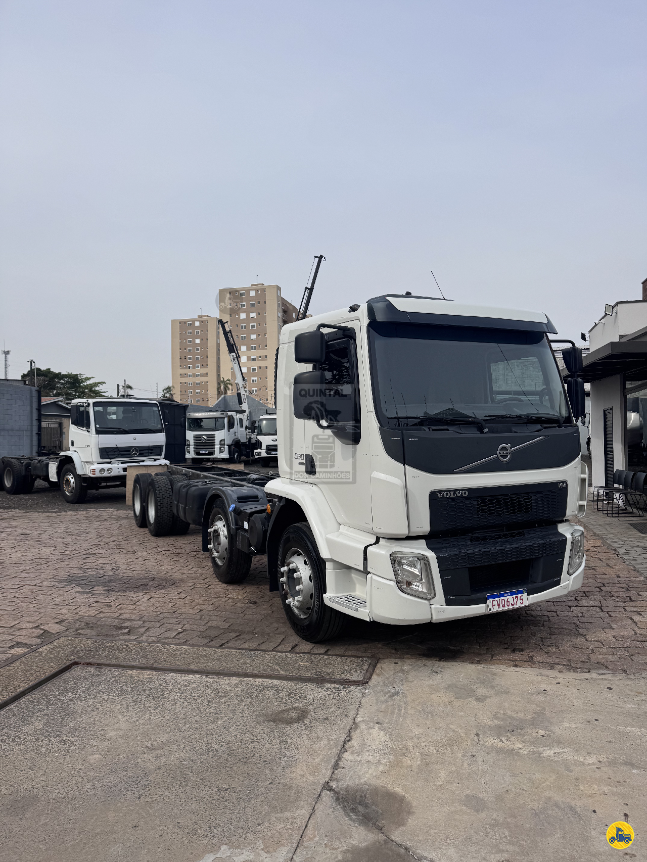 CAMINHAO VOLVO VOLVO VM 330 Chassis BiTruck 8x2 Quintal dos Caminhões SUMARE SÃO PAULO SP