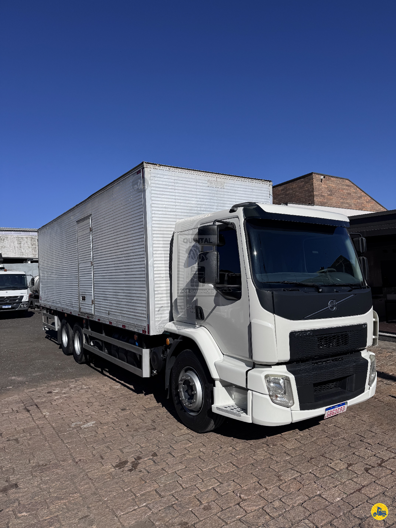 CAMINHAO VOLVO VOLVO VM 270 Baú Furgão Truck 6x2 Quintal dos Caminhões SUMARE SÃO PAULO SP