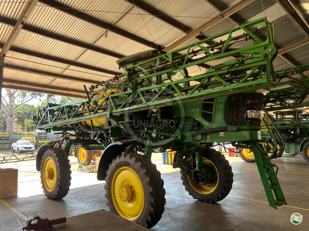 PULVERIZADOR JOHN DEERE JOHN DEERE M4025 Tração 4x4 Uniagro Máquinas MOGI DAS CRUZES SÃO PAULO SP