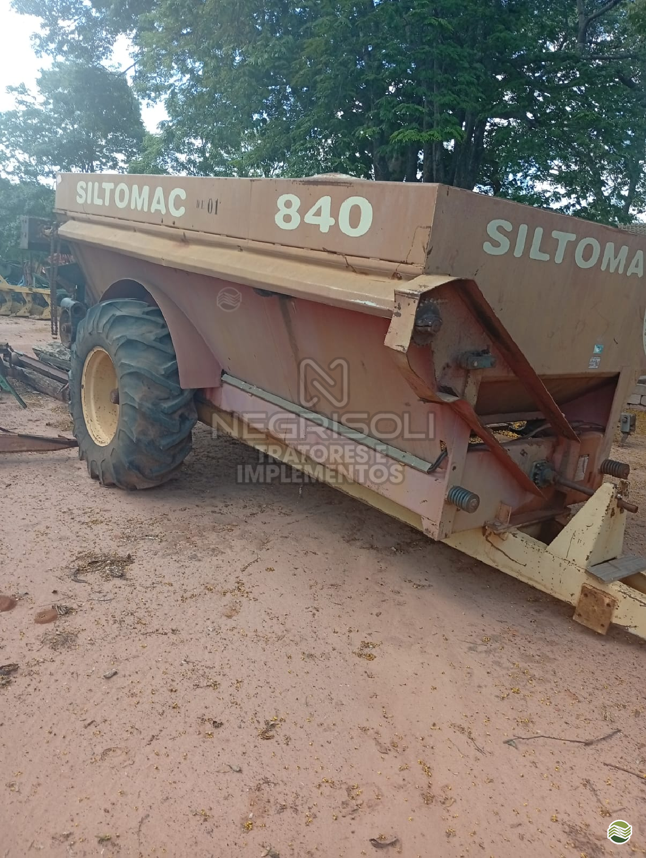 IMPLEMENTOS AGRICOLAS DISTRIBUIDOR DISTRIBUIDOR 10000 Negrisoli Tratores e Implementos BURITAMA SÃO PAULO SP