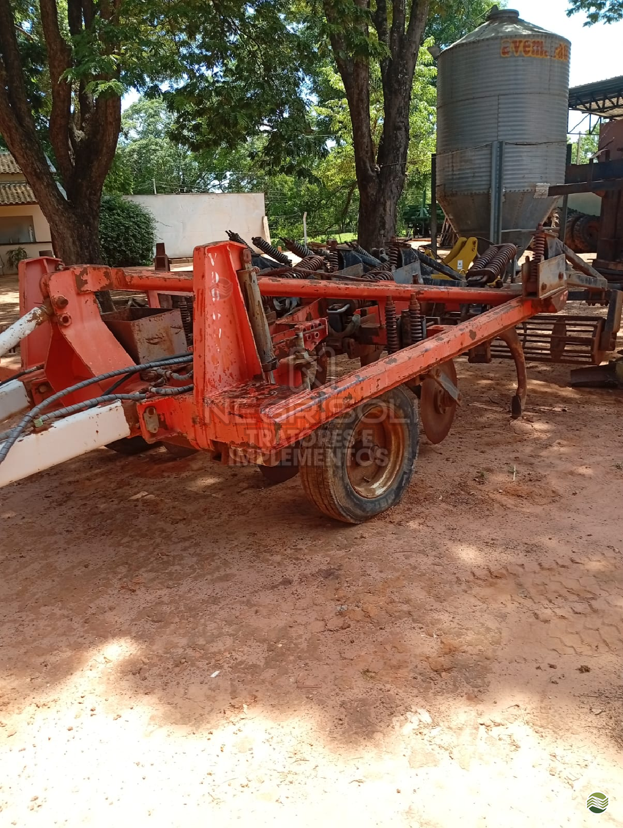 IMPLEMENTOS AGRICOLAS SUBSOLADOR 5 HASTES Negrisoli Tratores e Implementos BURITAMA SÃO PAULO SP