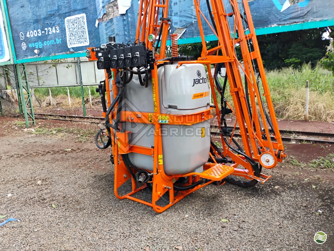 PULVERIZADOR JACTO CONDOR 800 AM18 Tração 4x2 GP Máquinas Agrícolas MARINGA PARANÁ PR