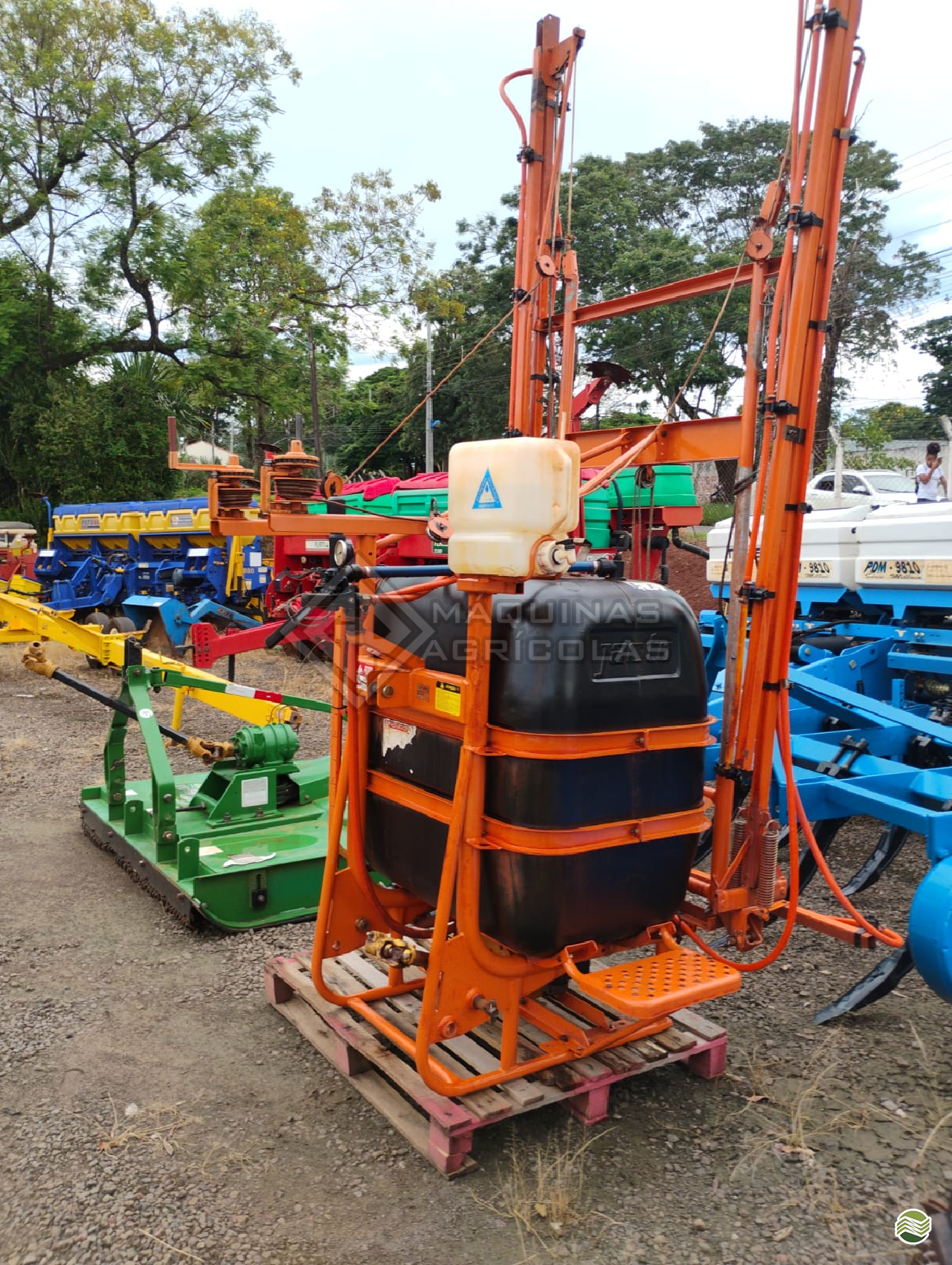 PULVERIZADOR JACTO CONDOR 600 AM12 Tração 4x2 GP Máquinas Agrícolas MARINGA PARANÁ PR