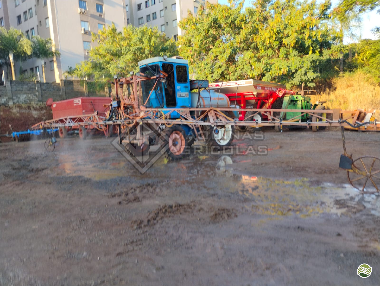 IMPLEMENTOS AGRICOLAS PULVERIZADOR 2000L GP Máquinas Agrícolas MARINGA PARANÁ PR